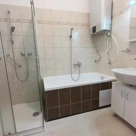 Macrame - With Cooling Ac 布达佩斯